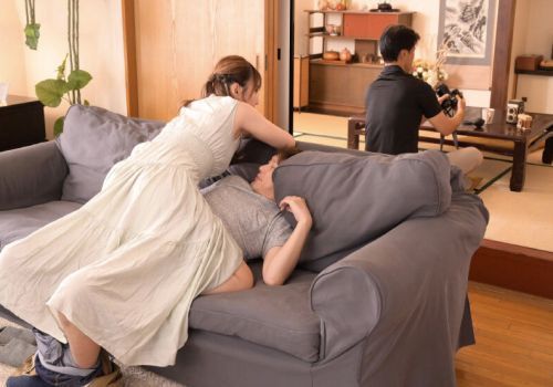 Chị dâu ham muốn làm tình lén lút với cậu em chồng